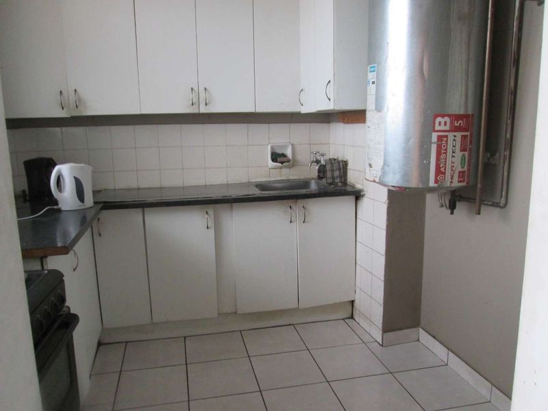 VERY BEAUTIFUL , NEAT AND CLEAN [2.5 ] TWO AND HALF BEDROOMS APARTMENT FOR SALE IN SUNNYSIDE  BARGAIN - Photo 8