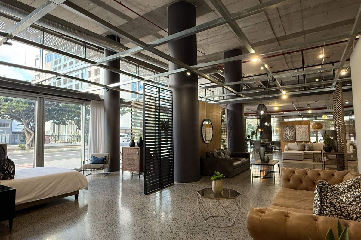 High-Exposure showroom space to let in Foreshore - Photo 2