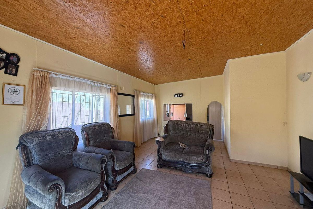 🚨 SOLE & EXCLUSIVE MANDATE | OLD ROCKY CREST 🚨 🏡 4 BEDROOM HOUSE FOR SALE 💰 Selling Price: N$1,650,000 - Photo 3
