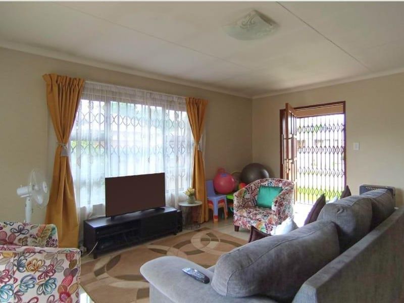 Comfortable Living - Photo 5