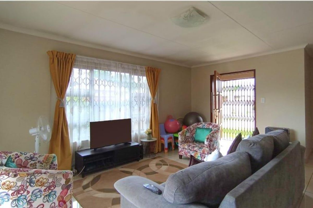 Comfortable Living - Photo 5