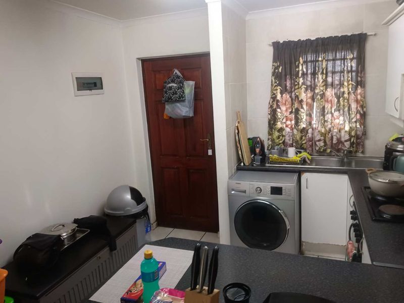 Spacious 2 bedroom apartment in the tranquil Fairview Golf Village - Photo 5
