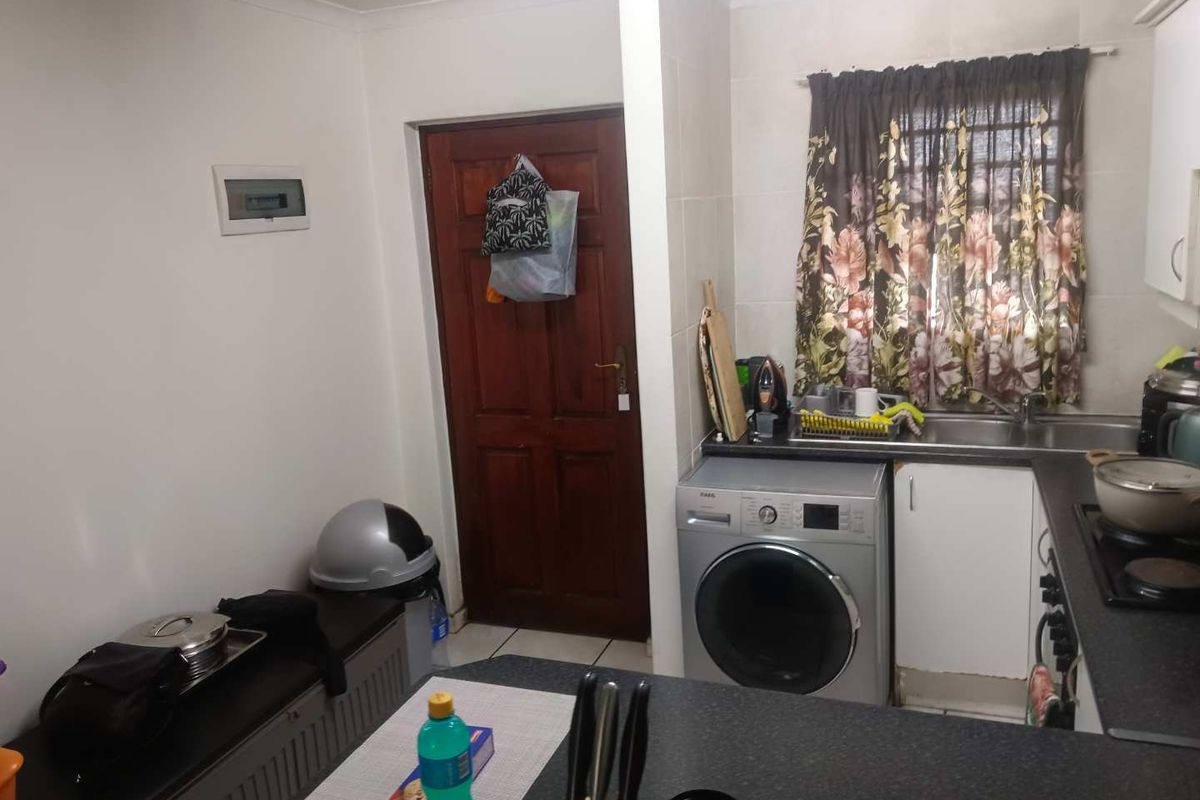 Spacious 2 bedroom apartment in the tranquil Fairview Golf Village - Photo 5