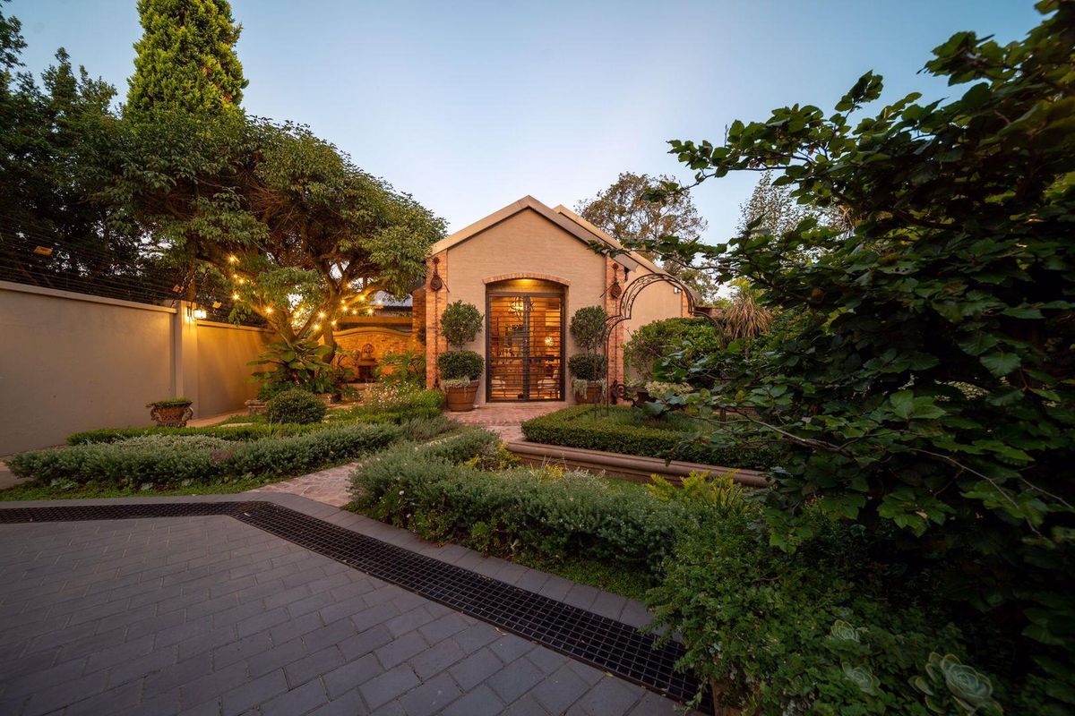 An Exceptional Cape Venacular Masterpiece in Rynfield with excellent security - Photo 3