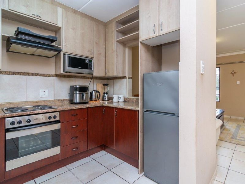 2-bedroom retreat with en-suites  and  study nook! - Photo 7