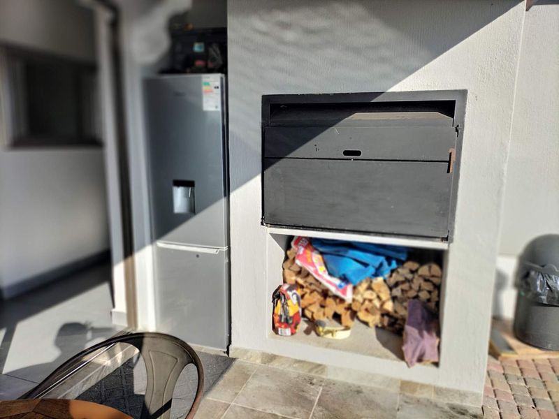 Pristine house in Stonehenge for sale. - Photo 2