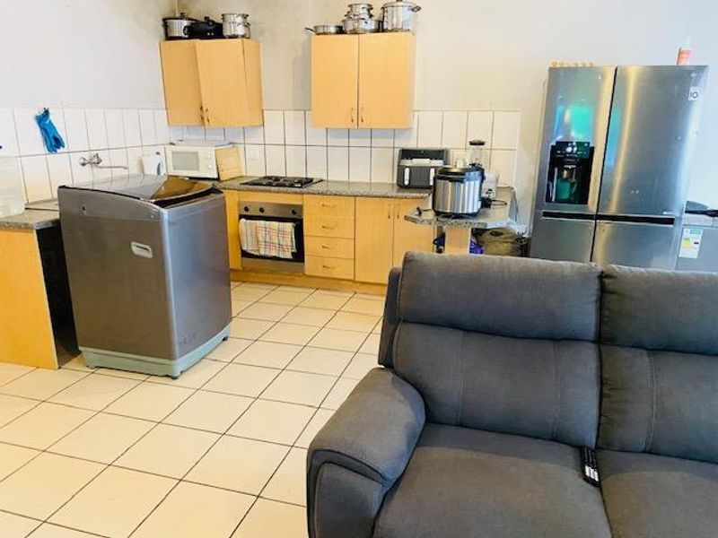 Modern Ground Floor 3 bedroom Apartment For Sale In Oaklane Estate, Brakpan North - Photo 3