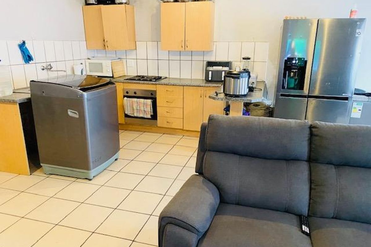 Modern Ground Floor 3 bedroom Apartment For Sale In Oaklane Estate, Brakpan North - Photo 3