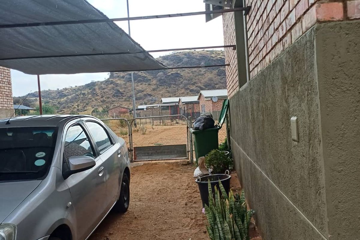 Modern Living Just 10 km Outside Windhoek - Photo 2