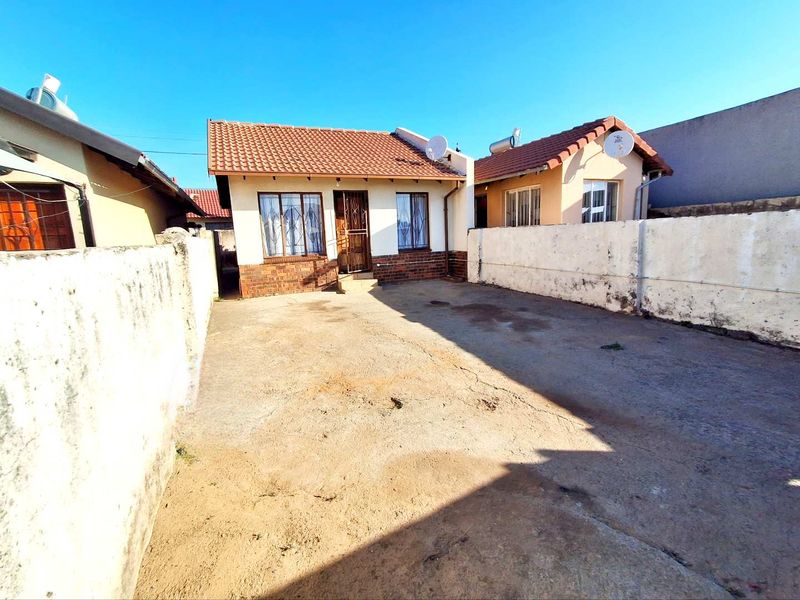 "An ideal residence is characterized by a generous expanse of land" - Photo 2