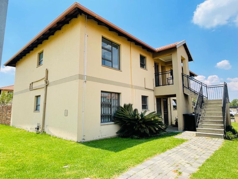 2 Bedroom Apartment / Flat for Sale in Parkrand - Photo 5