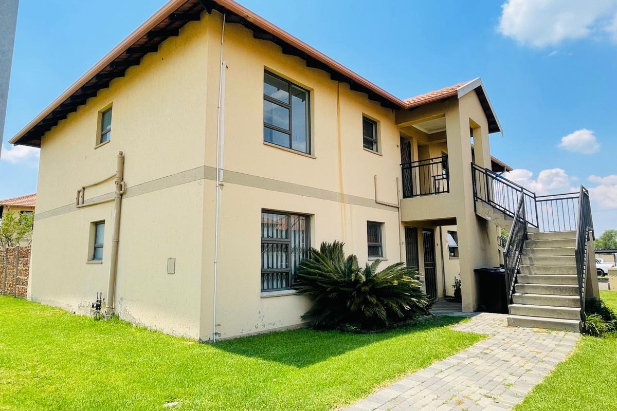 2 Bedroom Apartment / Flat for Sale in Parkrand - Photo 5