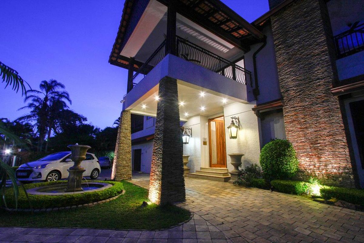 EXCLUSIVE 9 BEDROOM FULLY FURNISHED GUEST HOUSE OR LARGE FAMILY HOME IN PRIME UMHLANGA - Photo 3