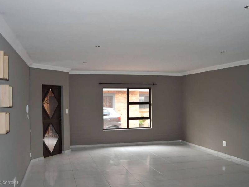 MODERN CLUSTER IN BRACKENHURST - Photo 7