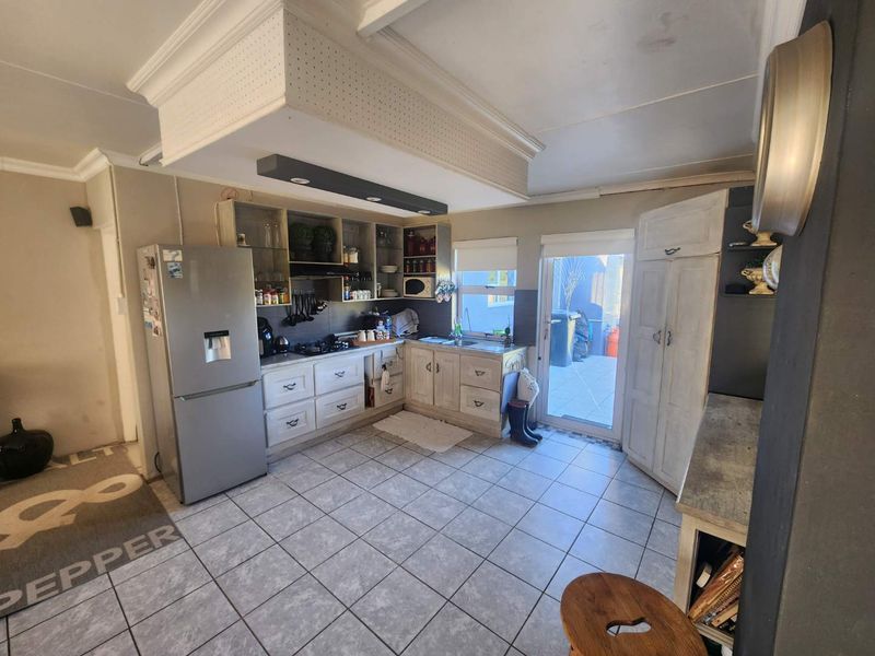 OPPORTUNITY KNOCKS - Photo 2