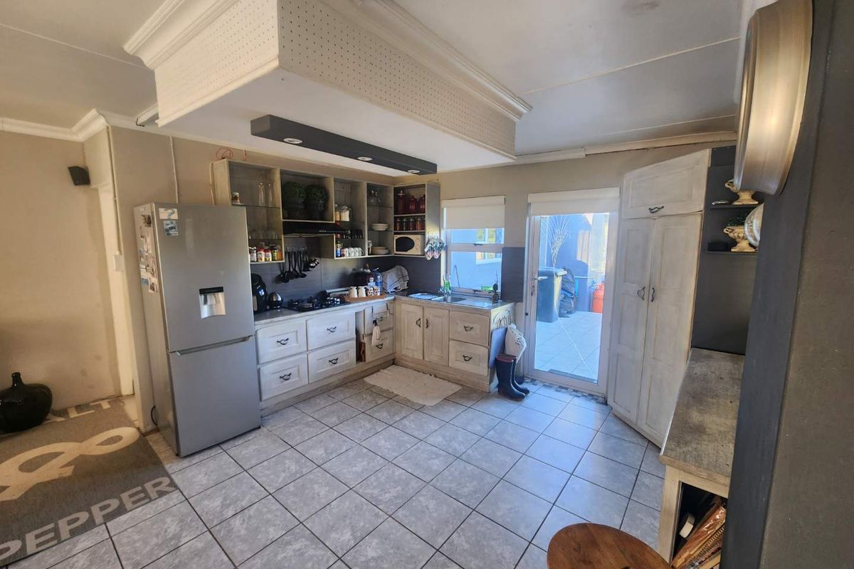 OPPORTUNITY KNOCKS - Photo 2