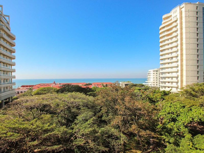 The perfect lock up and go holiday home in sought after Oyster Quays! - Photo 3
