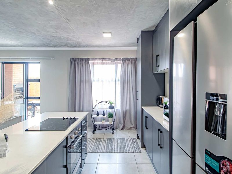 Three bedroom home in secure estate - Photo 9