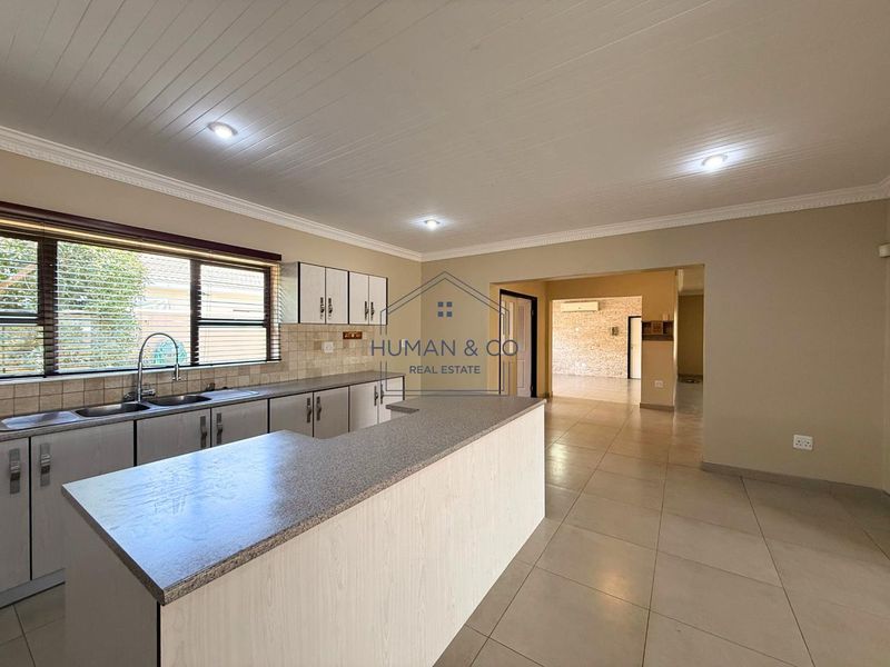 Spacious Family Home on a Large Erf in Meersig - Photo 8