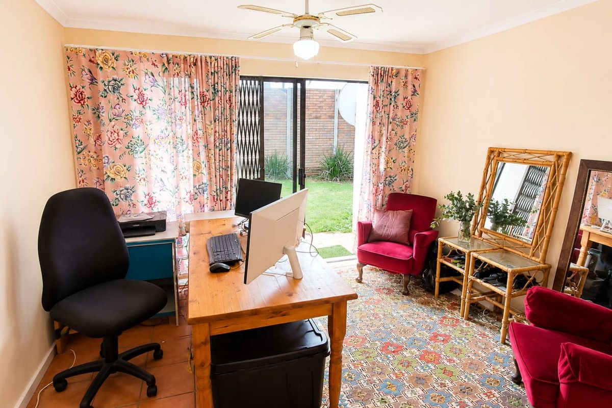 2 Bedroom Ground Floor Apartment For Sale - Photo 4