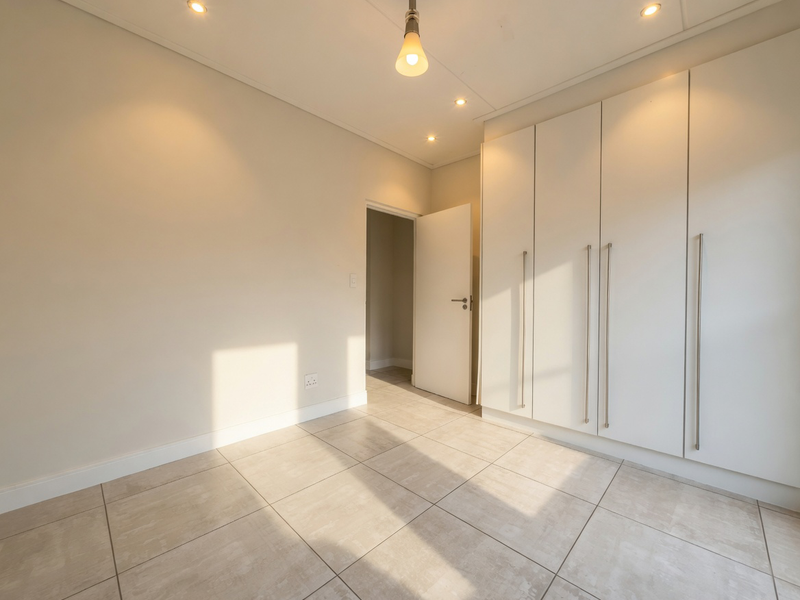 Modern 3 bedroom ground floor apartment for rent at The Polofields, Waterfalll - Photo 8