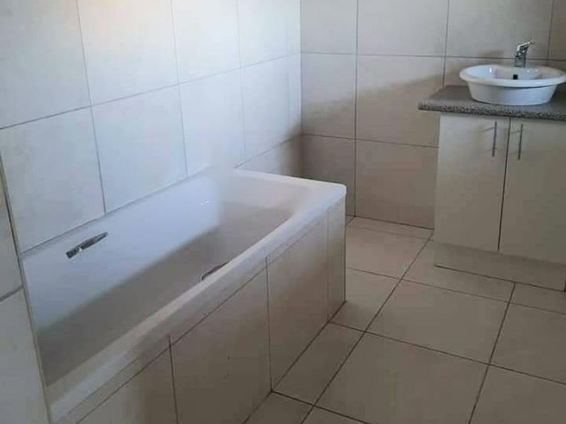 2 Bedroom Townhouse For Sale in Okahandja - Photo 6