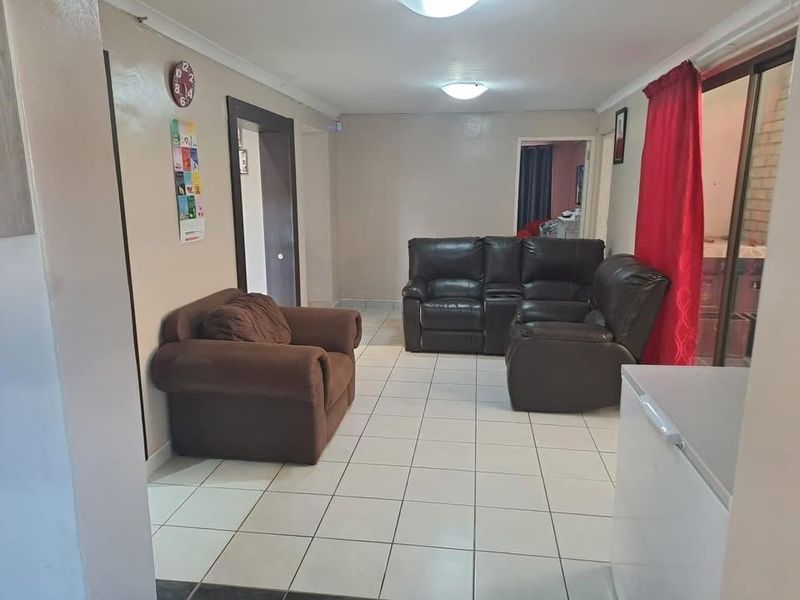 Buy a beautiful 3 Bedroom house with a 2 Bedroom flat in Walvisbay Town Center - Photo 2