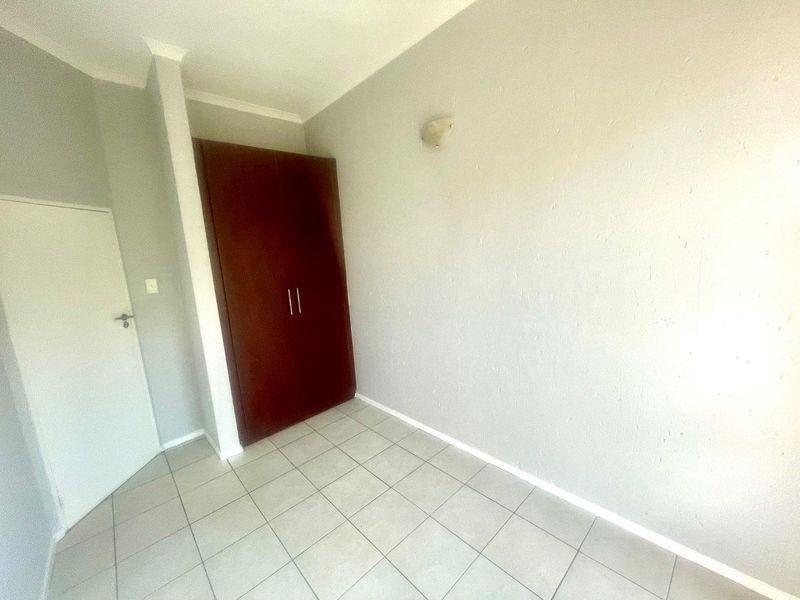 Kempton Park Proper: Modern 2-Bedroom Apartment with Parking - Photo 5