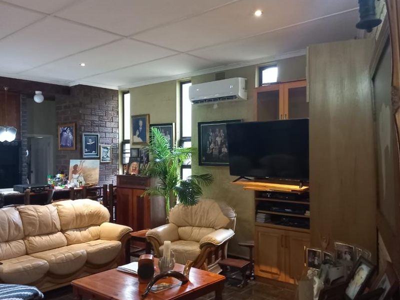 Spacious Family Home with Granny Flat – Your Dream Lifestyle Awaits! - Photo 4