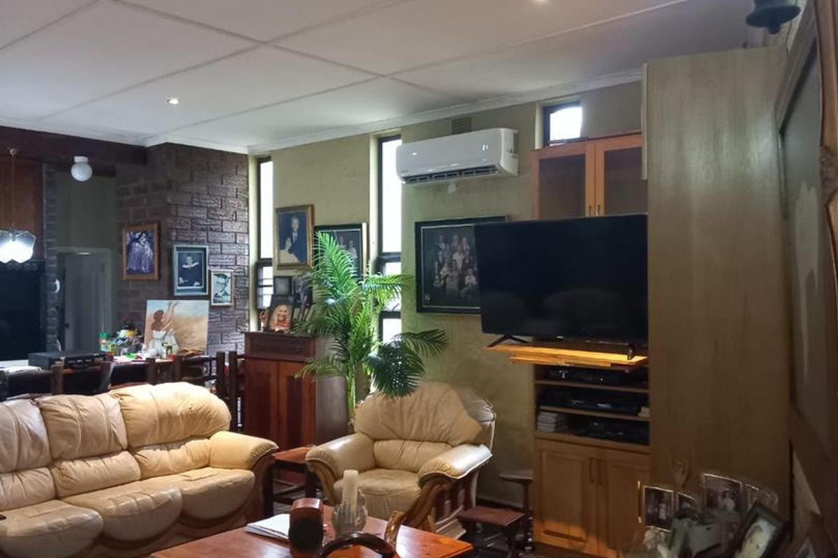 Spacious Family Home with Granny Flat – Your Dream Lifestyle Awaits! - Photo 4