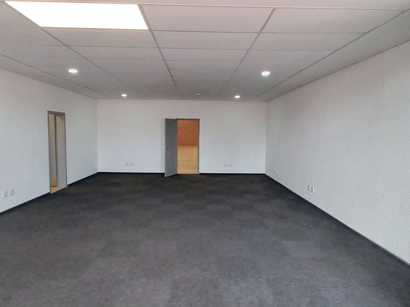 1 235m2 Irene Centurion Warehouse To Let - Photo 4