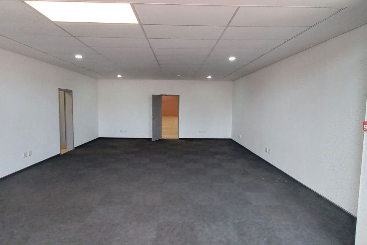 1 235m2 Irene Centurion Warehouse To Let - Photo 4