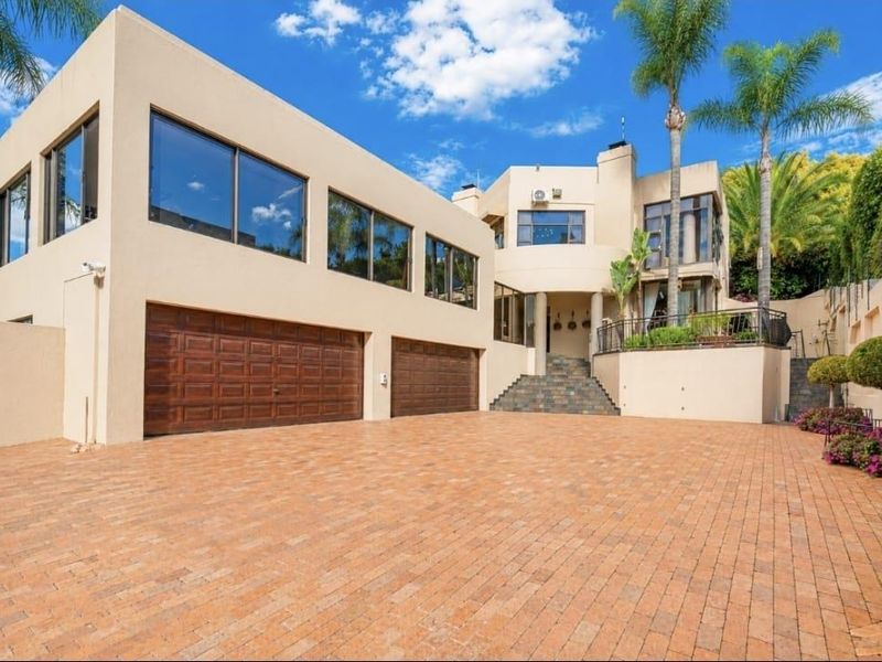 A Masterpiece of Luxury, Prestige Family Living in Bedfordview - Photo 4