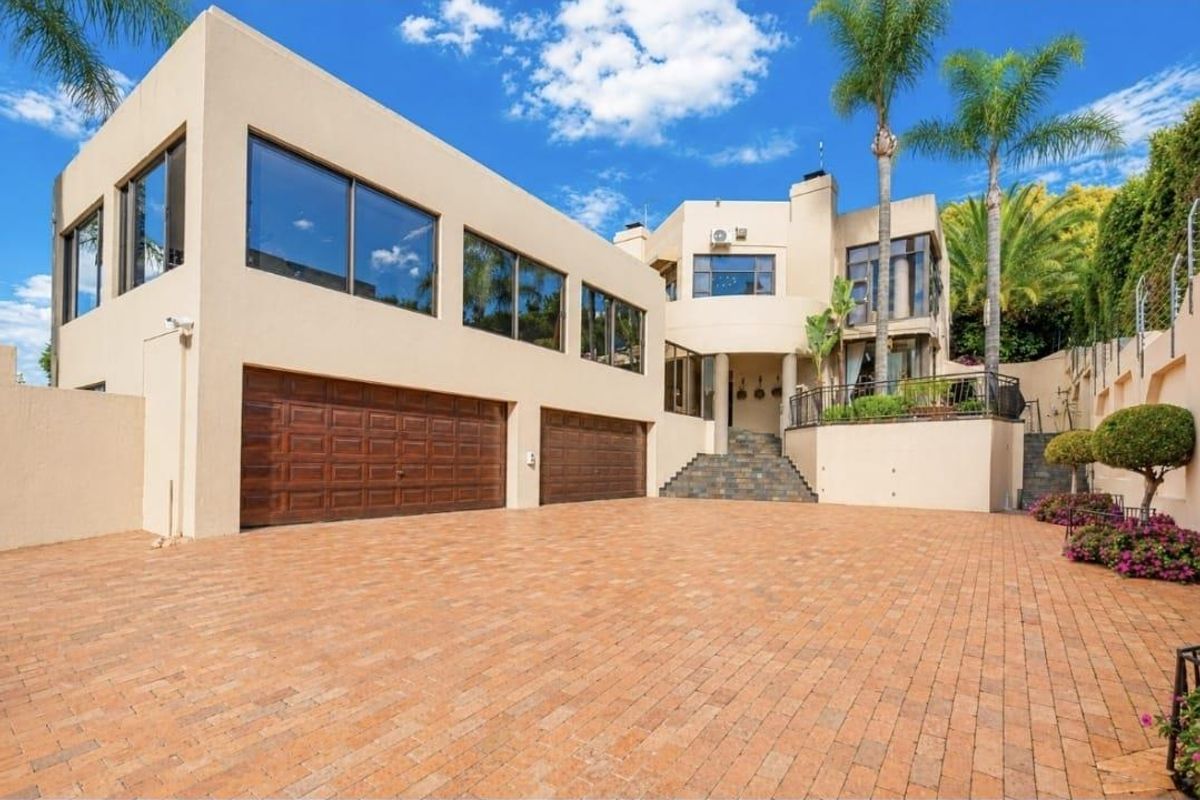 A Masterpiece of Luxury, Prestige Family Living in Bedfordview - Photo 4