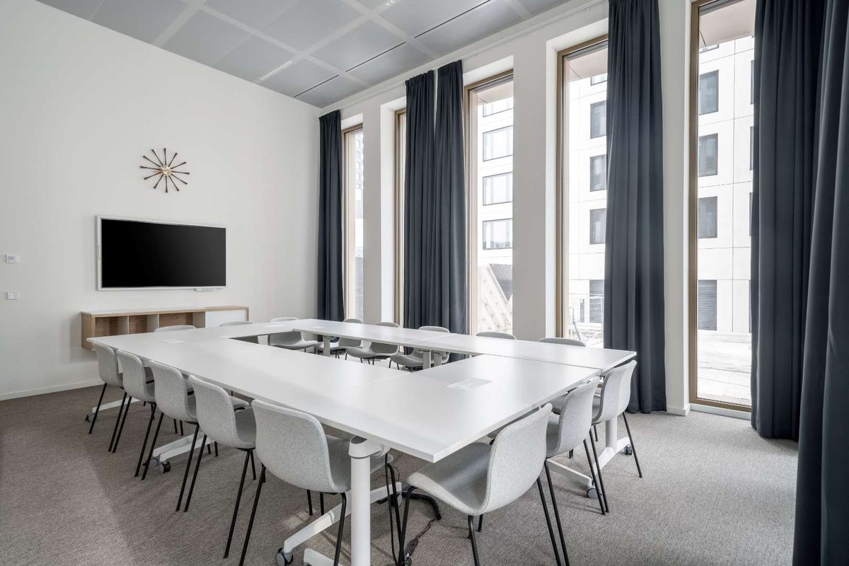 Find a dedicated desk and get down to business in Spaces Atrium on 5th Sandton - Photo 5