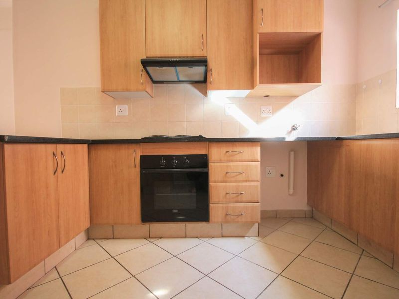 Loadshedding free area - A perfect lock up and go! - Photo 5