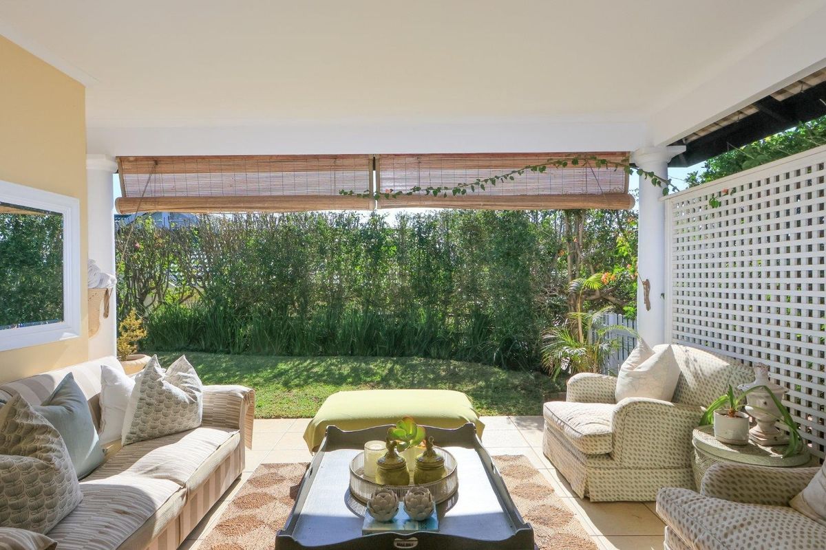 Beautifully appointed, 3 Bedroom Simplex within a secure estate - Photo 3