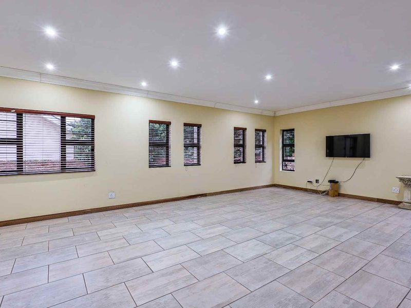 Endless potential in Val de Grace - Photo 3