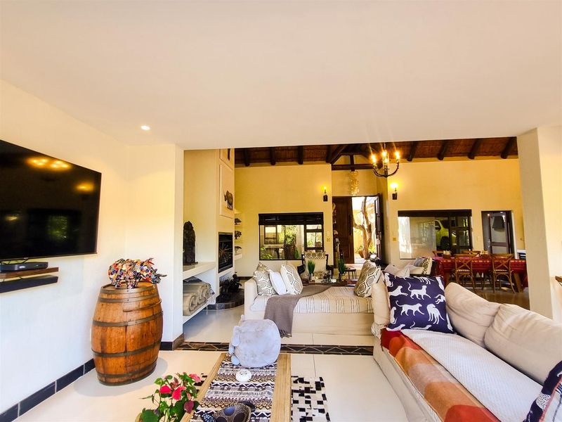 Stunning property in excellent condition with traverse right to Khaya Ndlovu - Photo 8