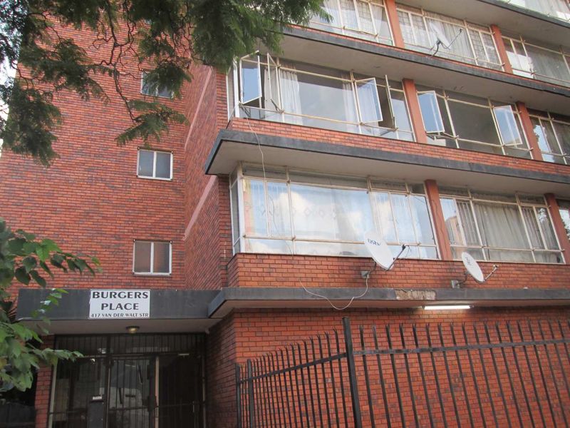 A VERY UNIQUE BEAUTIFUL {1} ONE BEDROOM APARTMENT FOR SALE IN PRETORI CENTRAL BARGAIN - Photo 1