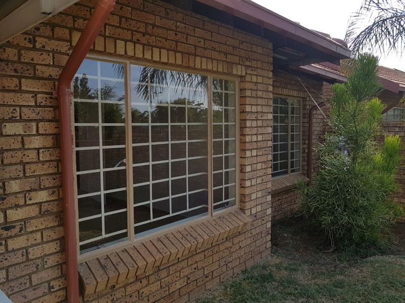 TWO BEDROO TOWNHOUSE AVAILABLE IN MAGALIESKRUIN : 1 SEPTEMBER 2026 - Photo 8