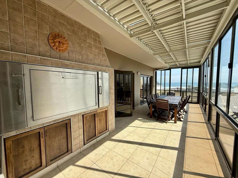 Enclosed balcony with BBQ and sea view. 