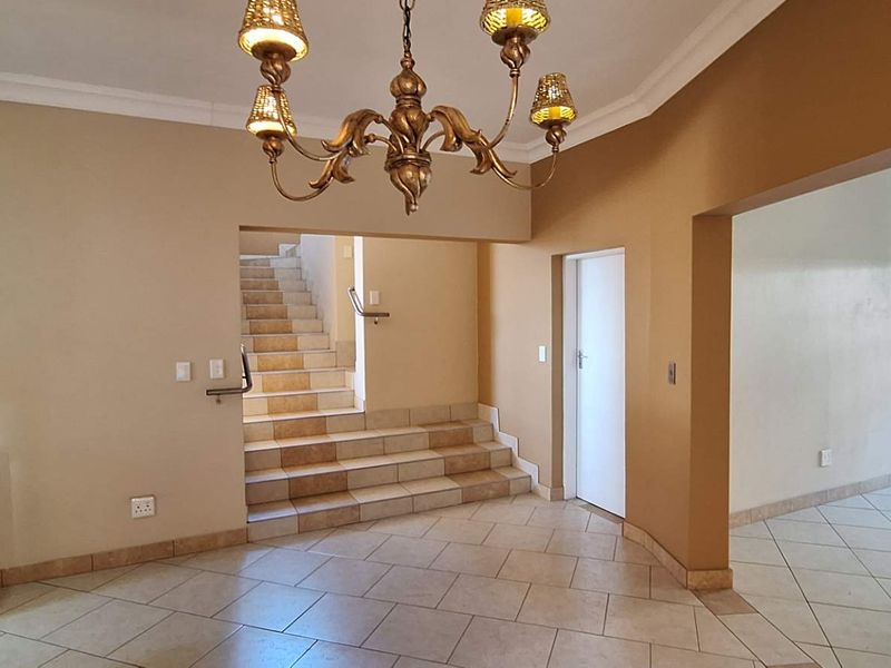 Spectacular 5 Bedroom Jewel in South Crest - Photo 7