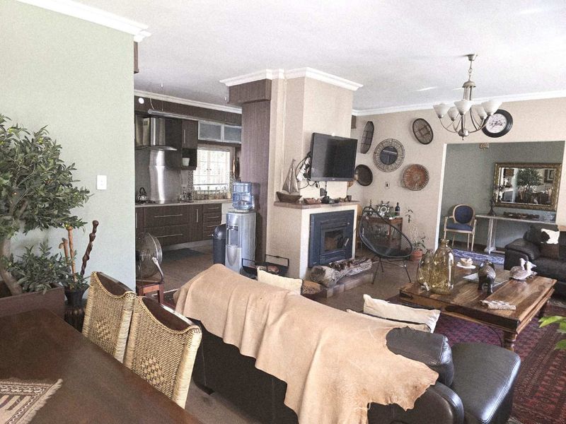 Stunning Home - Photo 8