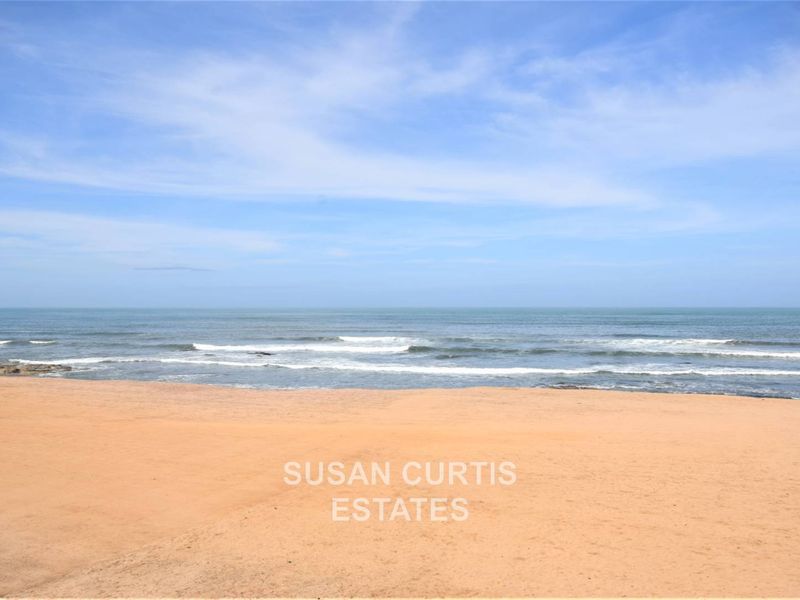 Beachfront Home - Photo 2