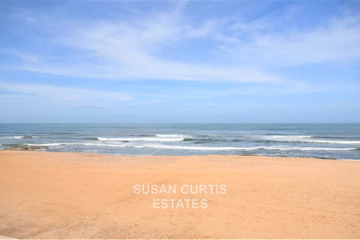 Beachfront Home - Photo 2