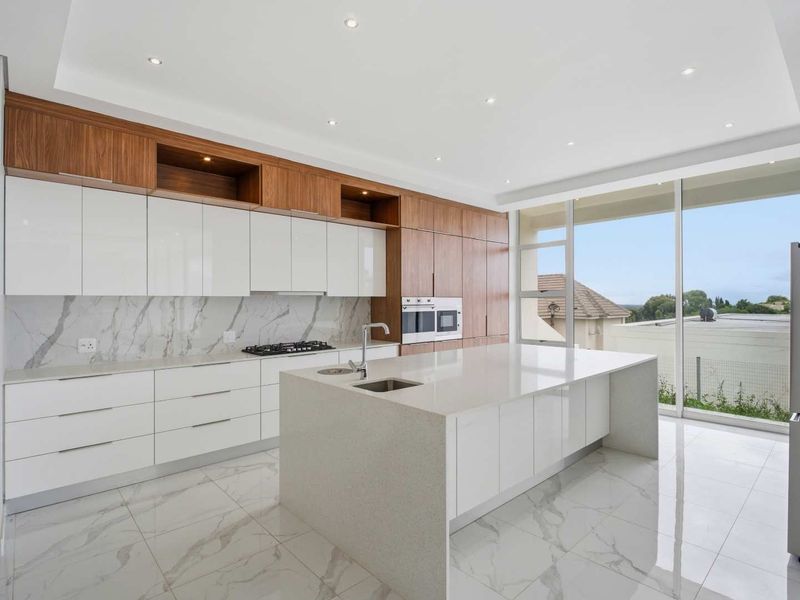 Brand-New 4-Bedroom Masterpiece in Prestigious Waterkloof Heights Available 1 May 2026 - Photo 3