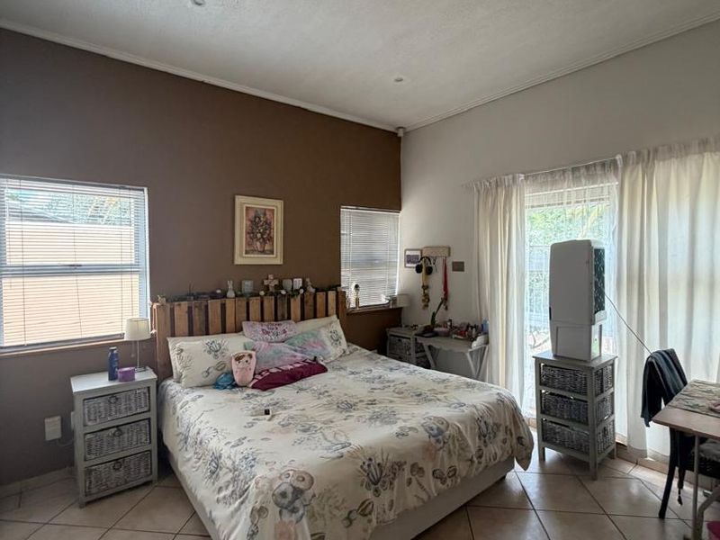 🏡 Property for Sale – Spacious Home with Income Potential - Photo 4