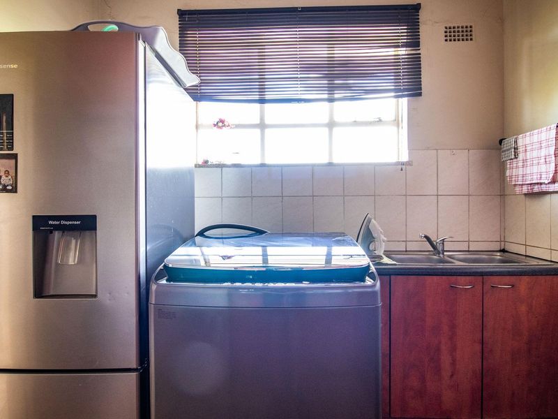 Prime Location & Modern Comfort in One Package - Photo 5