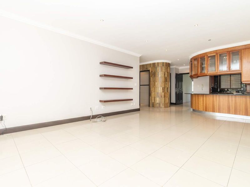 STUPENDUS 2 BEDROOM APARTMENT IN THE ICONIC AMAZONAS FOR SALE - Photo 4